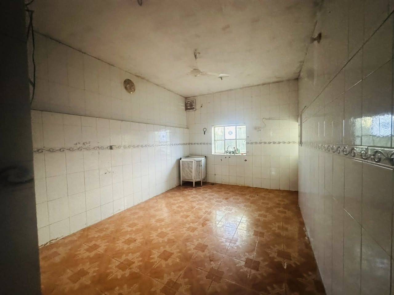 بيت للايجار الصوفيه قرب كلية المعارف سعر الايجار 400 قفل
استفسار على الرقم ***********
يمكنك زيارة المكتب العنوان شارع 40 مقابل جامع الواثق
