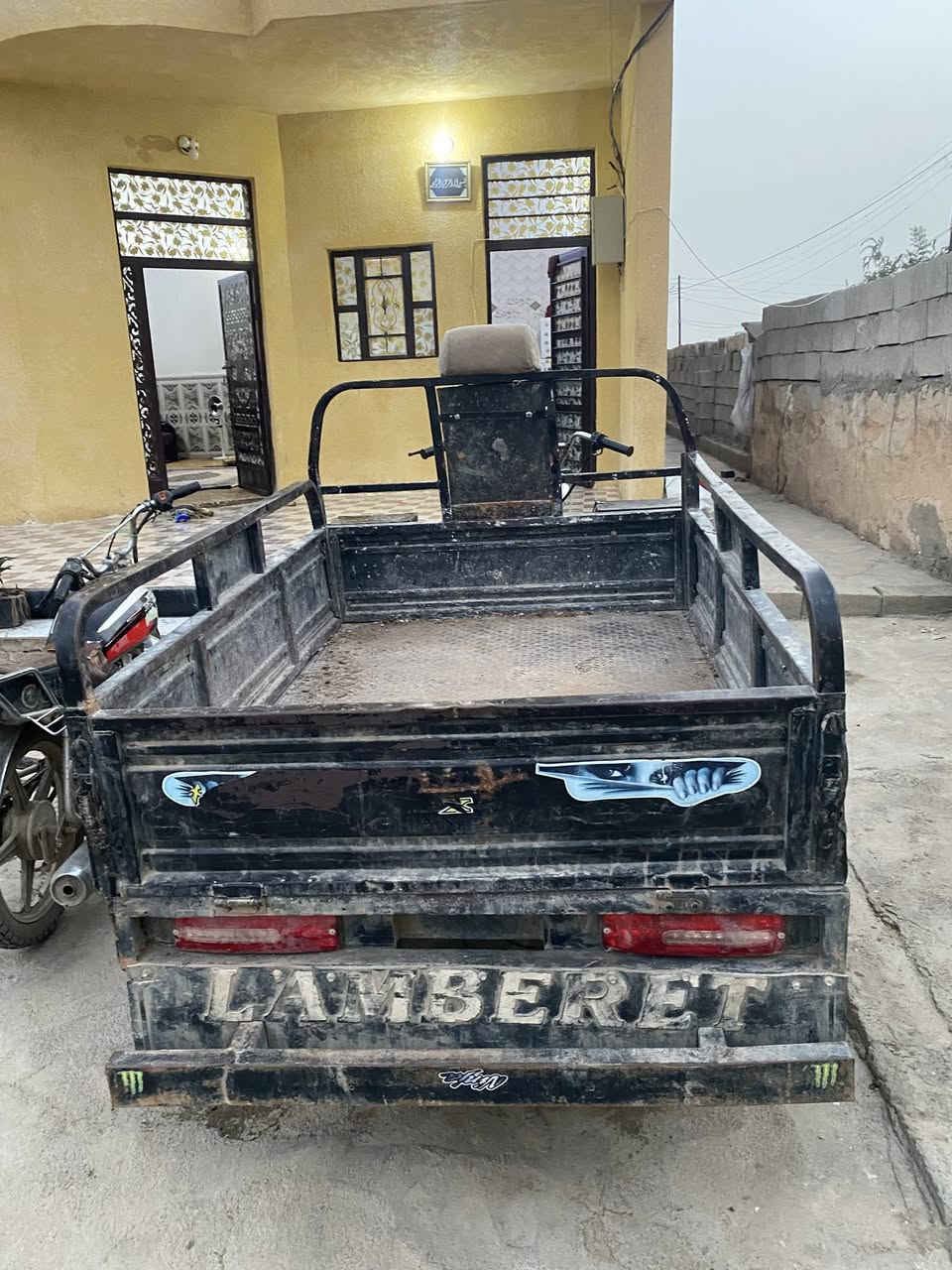 ستوته للبيع م 17 سعر 650 وبيها مجال  عوينات ***********
