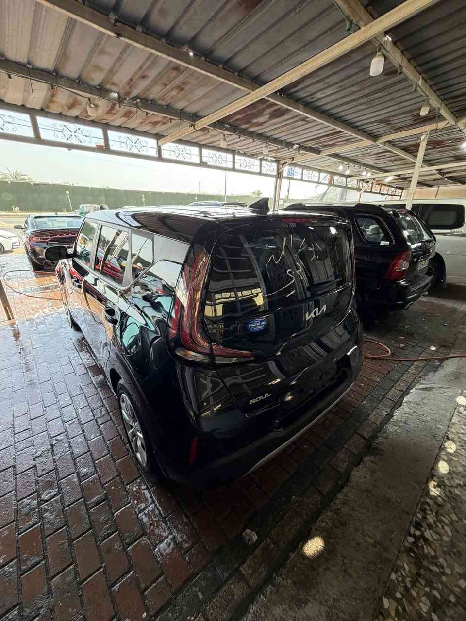 السلام عليكم للبيع فقط 
كيا صول موديل 2024 
كلين بدون حادث بدون فتح بدون ايرباك 
حادث موضح بالصور الدعاميه مفتوحه 
موجوده داخل السياره بدون دواخل 
ماشيه 17 الف دوخل جديد بسمي 

السعر بلاش 138 
العنوان بغداد 
الهاتف ***********
