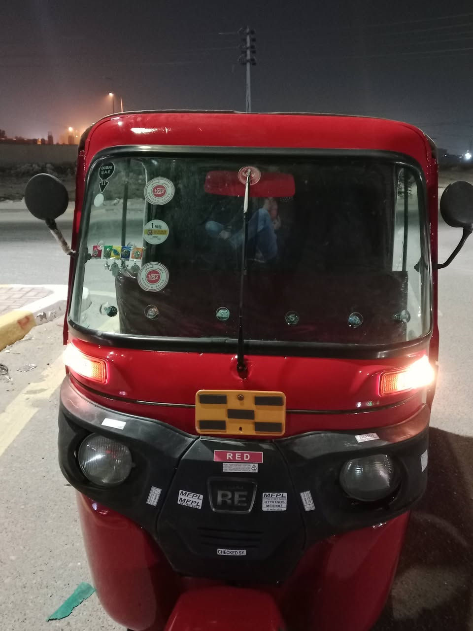 السلام عليكم.    تكتك 18 شهر11داخلة ب19
رقم وسنوية بسمي امداور ثاني يوم  كهربائيات كلهه جديد تخم تاير جديد جادر جديد  كماليتة كلهة جديدة التكتك حلوة ونضيفة 
شاد مكينة 20 بعدهي عسحك 
مصبوغة صبغ عام لجمالية 
السعر 5100بيهه مجال شي قليل هاي مال جناي  البياع شرة ليتصل 
مكان كربلاء حي العسكري 
الاتصال بالرقم***********
