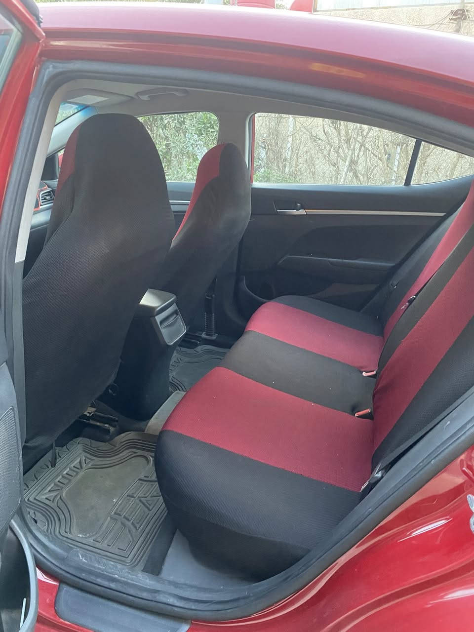 السلام عليكم الانترا 20 حادثه جاملغ خلفي بدون اي قطع تبديل بدون ايرباك بيه منضمومه مال غاز محرك 2000 دوش 
السعر 130 وصور السونار والحادث موجودات 
العنوان حي السلام الطوبجي قرب المرور 
الرقم ***********
