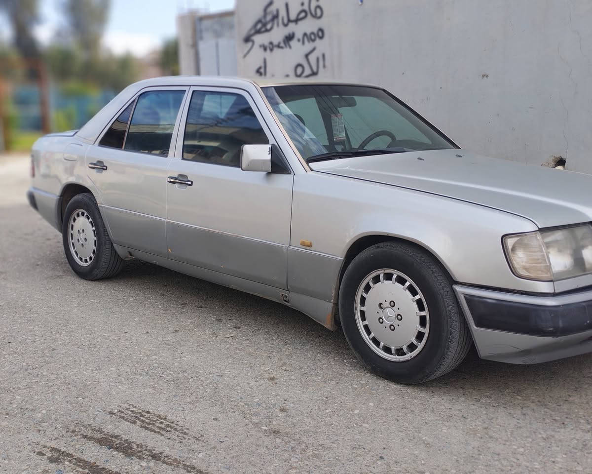 السلام عليكم مارسدس دب 1990 رقم بغداد كير ومحرك بطة VVT3000 رياضي السيارة تبريد ونضيفة وبيها بعض الملاحظات السعر50 وبيها مجال مكان السيارةكركوك
للتواصل *********** وتساب او اتصال
