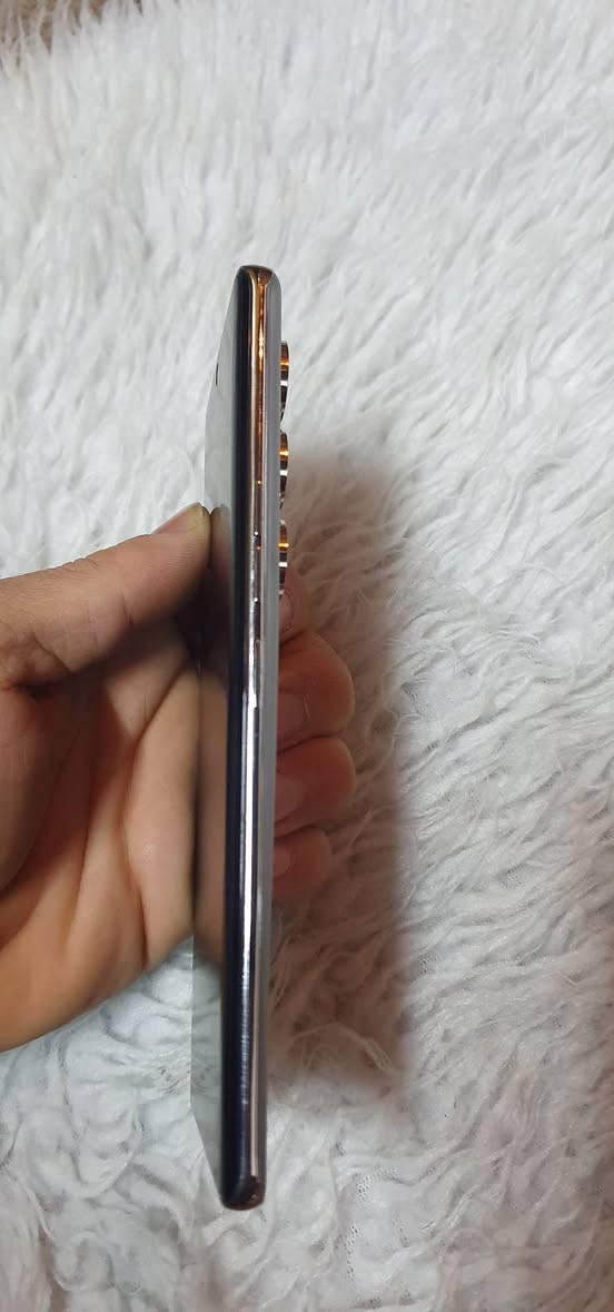 سلام عليكم
TECNO CAMON

RAM 8

256 GB 

جهاز معرف بمواصفاتو من كل النواحي فول 

سعر 245 الف بي شويه مجال للطيبين  

***********
***********
