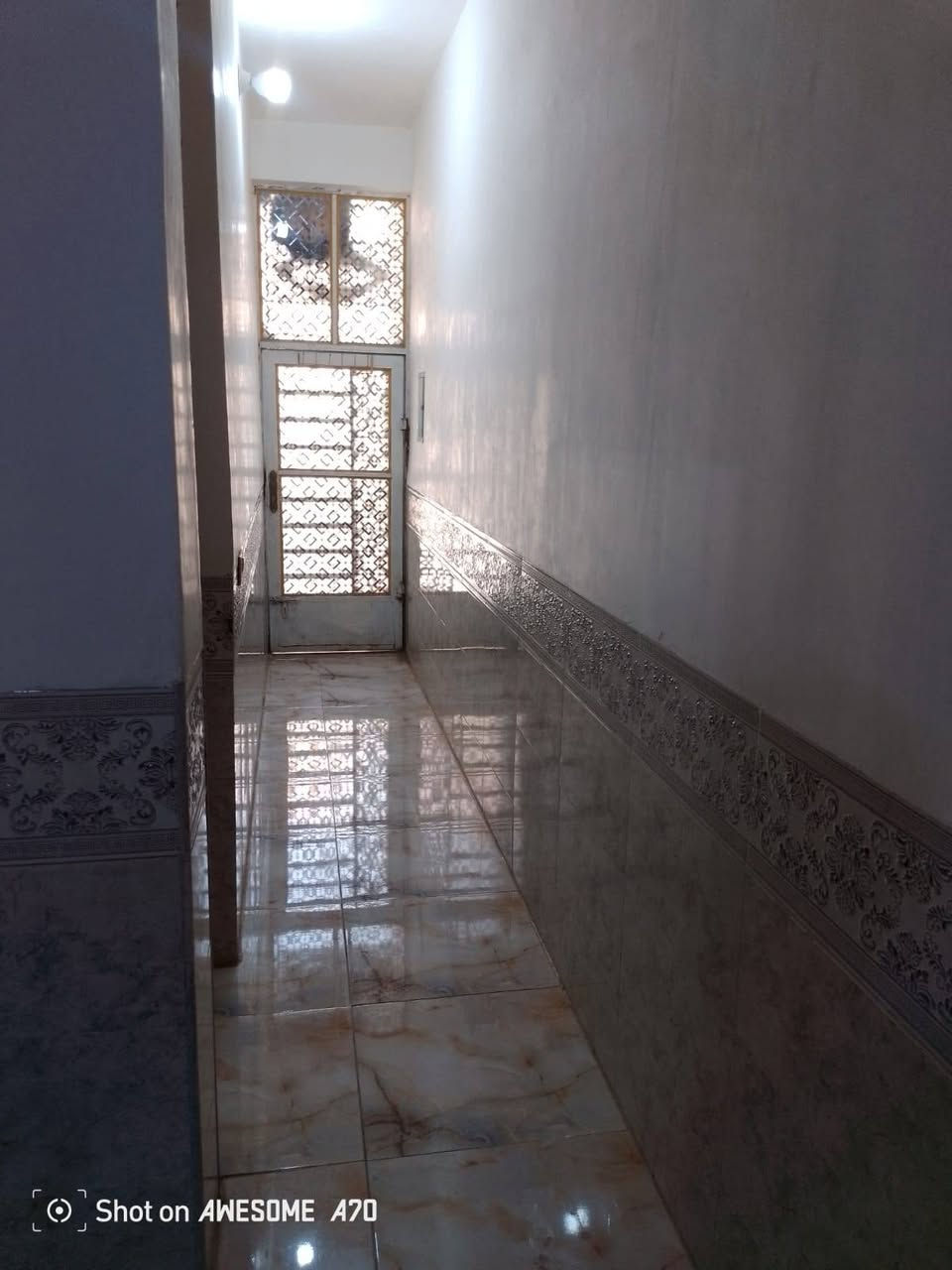 السلام عليكم الدار للبيع مساحة 180 متر قرب الامام عون المنطقة تبليط جديد قرب شارع كربلاء بغداد عمود /246/ البيت سند (25) للستفسار على رقم ***********
