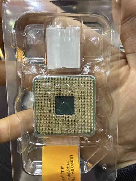 معالج رايزن 5. 5500 للبيع ما مستخدم ابد 
***********
