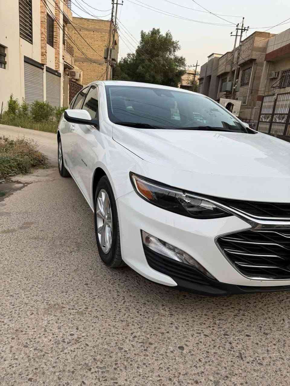 السلام عليكم 
ماليبو موديل 2023 رقم اربيل باسمي شرط التحويل لون ابيض ماشية 50 الف كيلو السيارة كلين بدون اي حادث السيارة جديدة عل وضع الشركة محرك 1500 تيربو مكاني بغداد الكرخ 
***********  السعر 157 وبيه مجال للطيبين
