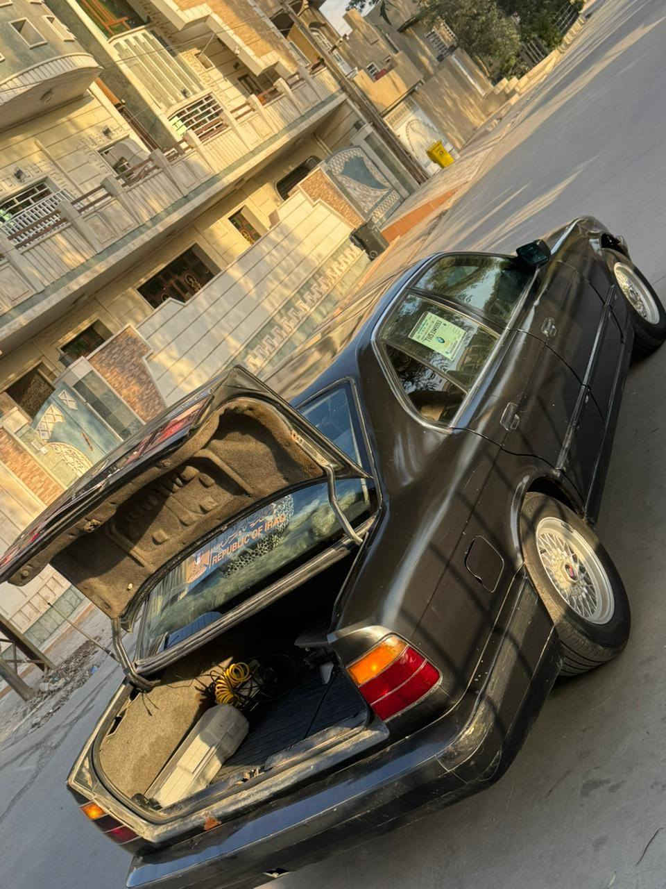 (بسم الله الرحمن الرحيم)
الحلال للبيع فقط بدون مراوس بدون اقصاط✅🔱
موديل1991 (6 سلندر ) 525iA اصل  ✅✨💙
محرك كبس (مسكر) ⚜️✨
سياره لون اسود 🖤 السياره جاهزه من كلشي💯✨
رقم دهوك دولي   2027  ✅💙
صبغ عام للجماليه شرط✅✨💙
مكفوله من الحادث وضربه شرط💯🔺
كير محرك شرط لأ صرف ولأ بخار 💯🔱
بيلاد اوتوماتيك ✅✨
سلايد كهربائي ✨⚡️
غرفه فورميكا+ثلاث بردات✅✨
جامات كهربائي وشغال✅✨
صدر أمامي خلفي جديد كهربائيات 💯✅💙
تخم تاير  جديد تخم ويل خليه  جديد💯✅
و باقي التفاصيل و النظافه كدامكم✅💙
السياره حيل نظيفه مقارنه بخواتها بنفس الموديل💯

السعر (48$) و بيها مجال بصيط للشراي✅💙
رقم هاتف: ( *********** ) 
مكان السياره:.كركوك📍
