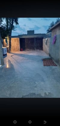 بيت البيع قرفتين وصاله وستقبال ومطبخ البيت مساحته 200متر ومتوفر مي وكه...