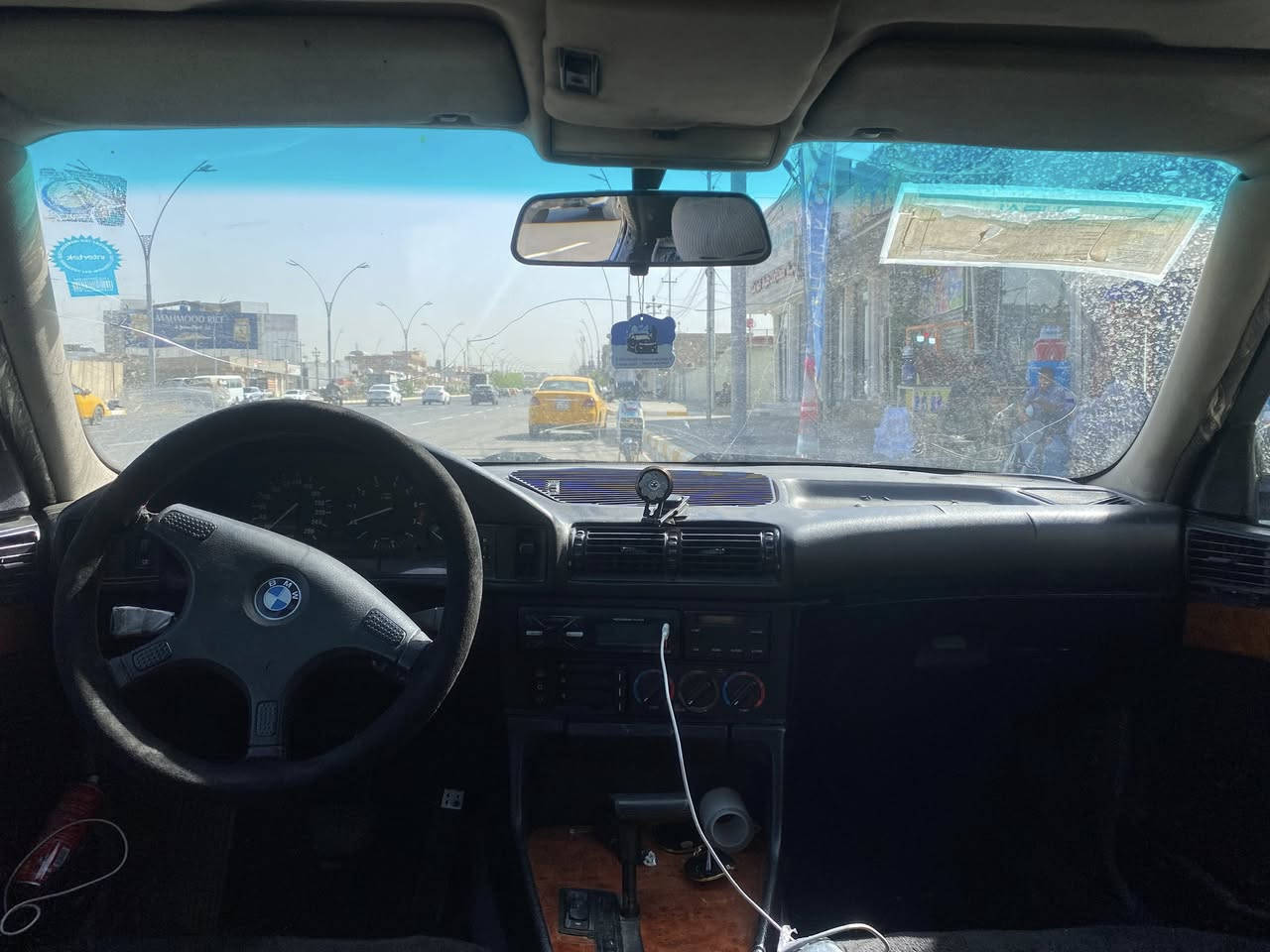 سلام عليكم 
للبيع بيئم موديل1991
525i
بدون ضرب
اربع جامات كهربائي 
سقف سلايت
تبريد بارد و حار
مكينه 252 بلادي مامفتوح بشرط
رقم كركوك
سنويه لحد 2030
مكان كركوك 
رقم موبايل:***********
