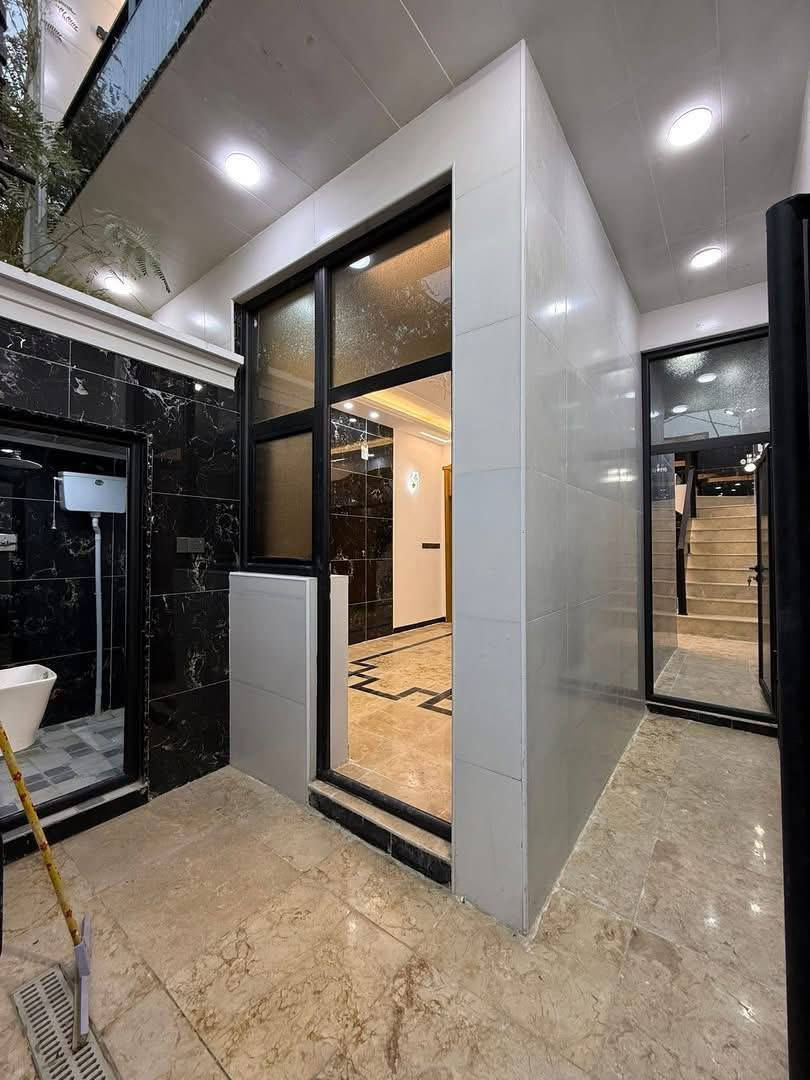 100 متر جديد غير مسكون بناء هندسي وحديث - حي السلام
***********
