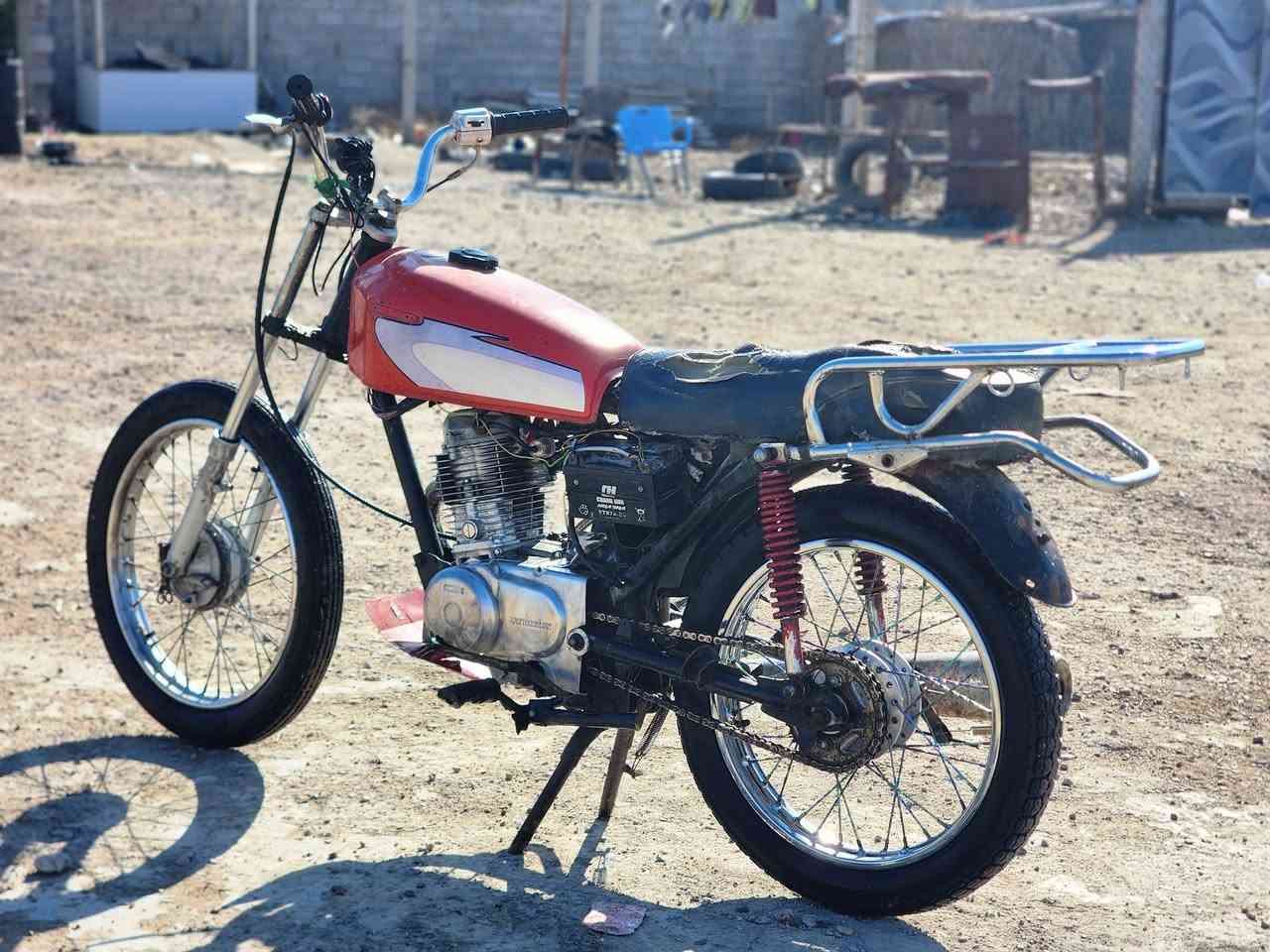 للبيع ب ١٥٠ قفل كلك  شغاله وكلشي مابيها توني مجفتها  مكاني قلعه سكر
***********
