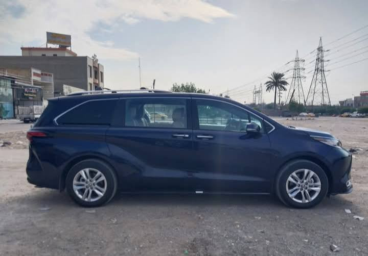 السلام عليكم للبيع فقط تويوتا سينا هايبرد وارد امريكي موديل 2024 محرك 2500 حادثها موضح بالصوره مجرد بارد بالبنيد بدون صبغ بدون ايرباك بدون تبديل السعر 330  للاستفسار ***********
