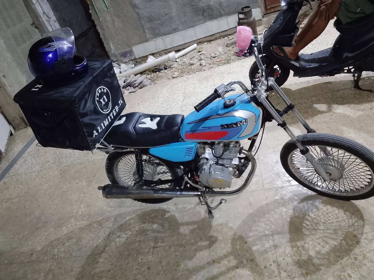 دراجه للبيع رقم الهاتف *********** بي واتساب سعر الدراجه 350 وبيها مجال الدراجه 2020 كلك كلك كلك دراجه وياها هديه خوذه وستاند مبايل وصندوق توصيل مكاني شطره
