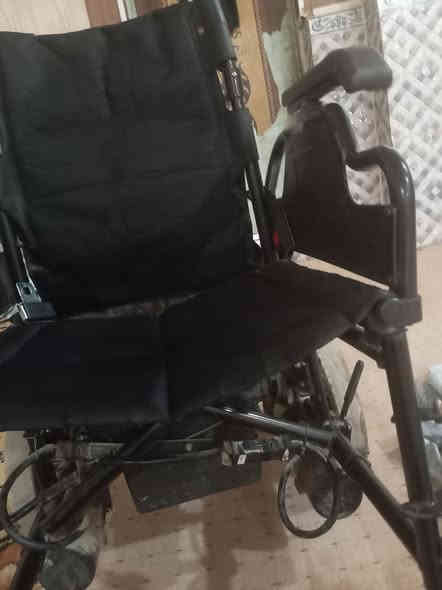 السلام عليكم كرسي متحرك للبيع المكان السماوه رقم الهاتف *********** السعر 450
