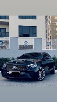 Mercedes-Benz E-CLASS 2022 AMG . فتحة   داخل جلد +شموا  . كامرات عدد 5...