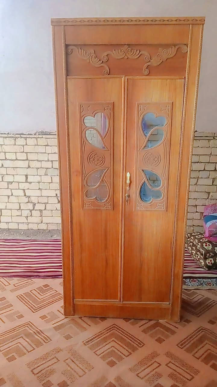 سلام عليكم اخوان عندي زاويه للبيع السعر 100عندي مرايه كامله 150عندي تاج وجربايه ودوشك كامله السعر 250 كربلاء حي المهندسين قرب الف دار تصال واتساب ***********
