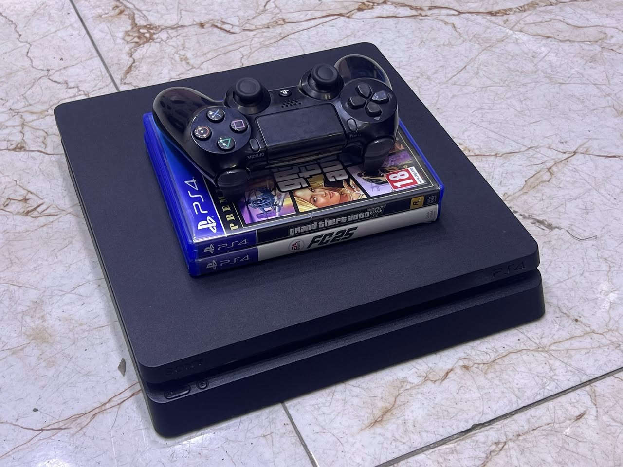 📅 الأسعار محدثة لسنة 2026  
📩 للاستفسار أو الحجز راسلنا على الخاص.
***********
توصيل لكل مكان موجود 
ضمان شهر عالوصل

🔹 PlayStation  
• PS2 Fat — 65 ألف  
• PS3 Slim — 110 ألف

🔹 PS4  
• PS4 Fat Online — 175 ألف   
• PS4 Fat jailbreak— 225 ألف  
• PS4 Slim Online — 200 ألف  
• PS4 Slim jailbreak — 270 ألف  
• PS4 Pro 1TB Online — 265 ألف  
• PS4 Pro 1TB jailbreak — 325 ألف  

🔹 Xbox  
• Xbox 360 — 110 ألف  
• Xbox One fat — 110 ألف  
• Xbox One fat 1tb — 135 ألف
• Xbox One S 500GB — 150 ألف  
• Xbox One S 1TB — 170 ألف  
• Xbox One X — 175 ألف  

🔹 Xbox Series  
• Xbox Series S 512GB — 355 ألف  
• Xbox Series S 1TB — 480 ألف  
• Xbox Series X — 610 ألف  
• Xbox Series X (مع الكرتون) — 650 ألف  

🔹 PS5  
• PS5 Fat — 575 ألف  
• PS5 Fat Digital — 540 ألف  
• PS5 Slim Digital — 575 ألف  
• PS5 Slim — 660 ألف
