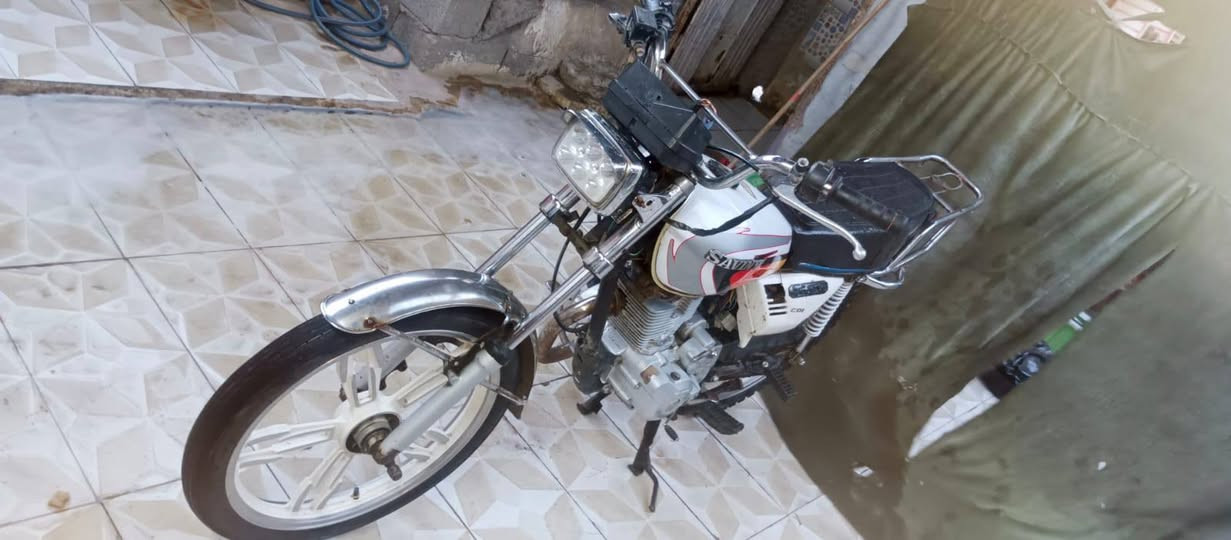 دراجه للبيع سافان  اوراق بس اوراق ضايعه بيه وصل من المحكمه  دراجه خير من الله كهربائيات شغاله السعر 400ول شراي يتصل ***********
