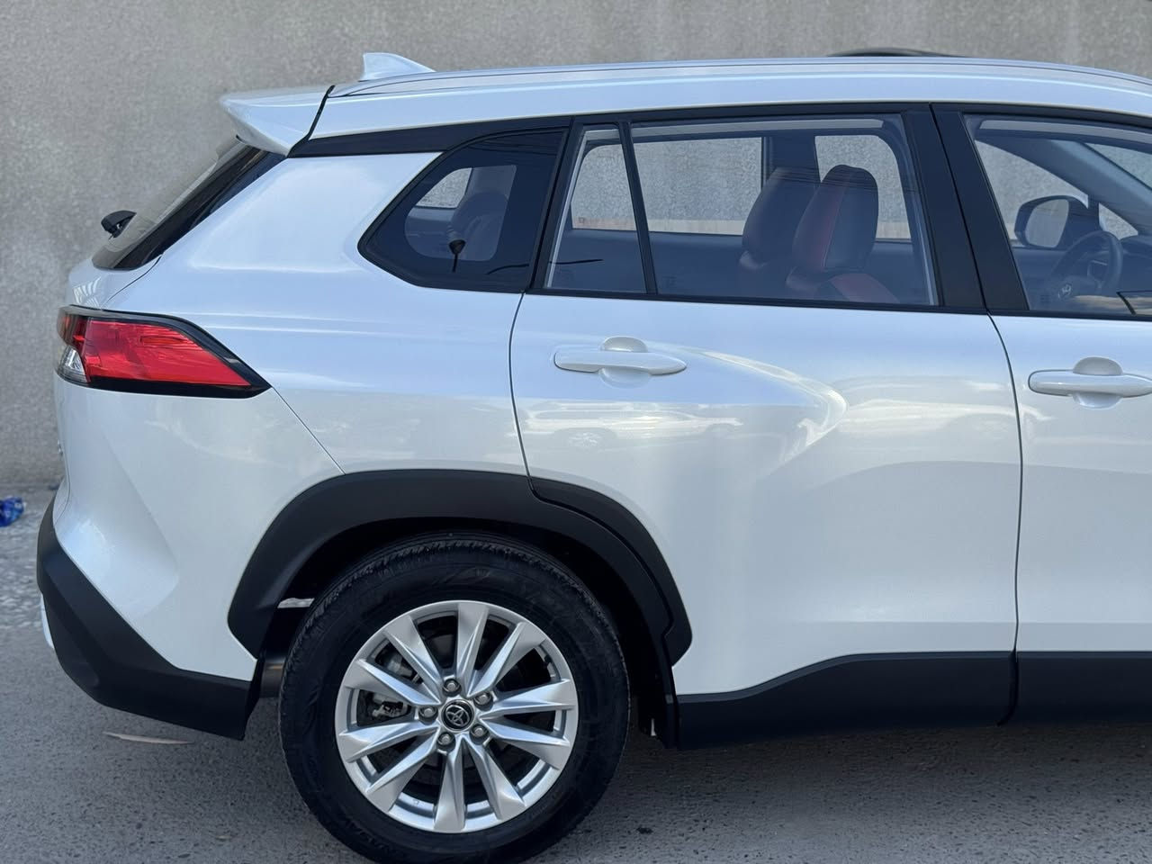 كورلا كروز ماشية 10 الاف
موديل 2024 داخل احمر فول مواصفات كشن كهرباء
فتحة
هندبريك دكمه اوتو هولد
كامرة حساس
شاشة كار بلي 
تبريد منفصل 
الارضيات والغراض غير مستعملة 
السعر 26 مليون و750 الف
السيارة زيرو مكفولة صبغ شخط بارد 
مكاني بغداد 
***********
