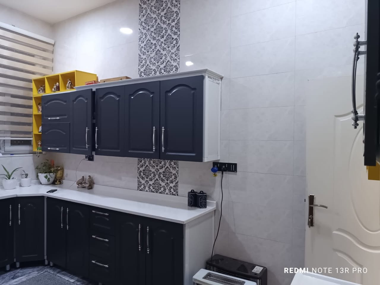 #اعلان_رقم_92
 
دار للبيع 
طابق واحد ( طابو زراعي سند 25 ) 
المساحة ( 160 /متر) واقع حال 168 متر
الواجهة : 8 متر
النزال : 21 متر

يحتوي على غرفة نوم عدد 2 + استقبال + مطبخ + مجمع صحيات عدد 2
نظافة البيت ممتازة

العنوان : حلة / حي الصحة / شارع الكورنيش / شارع صالون بغداد

للمزيد من المعلومات والاستفسار
الاتصال على الارقام التالية :-

***********
***********
