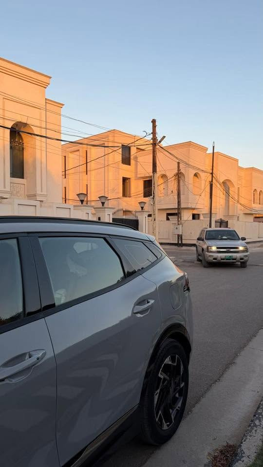 سبورتج sx برستيج  لون سمنتي داخل احمر 

مكانها بغداد
فول مواصفات 
بانزين 
موديل ٢٠٢٣ بدون رقم 
حادثها ٣ قطع وصور الحادث موجوده جوه بالصور   
سعرها ١٥٥ ورقة 
الرقم للتواصل 
***********

المواصفات 
حساسات امامي خلفي
كشنات جلد تدفئة وتبريد 
كامرات امامي وخلفية وجوانب ٣٦٠ درجة
بانوراما 
شاشة متصلة 
شاحن لاسلكي
سماعات محيطية
