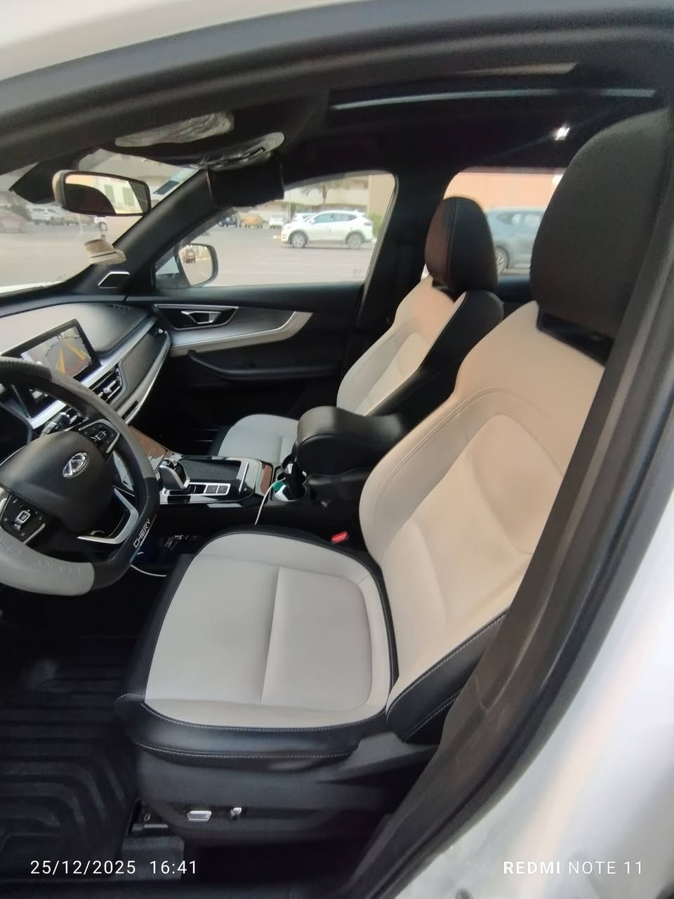 بيع بدون مراوس السعر (١٩ مليون و٧٥٠ الف عراقي) بيها مجال شي بسيط حك الجية على وضع الشركة برغي مامفتوح بيها وشرط السونار والعدة والكتلوكات وكل تفاصيل الشركة  موجودة بيها ماشية 40 الف كيلو وقابلة للزيادة وملتزم بلصيانة حرة بأسمي رقم بغداد دولي هزة جديدة يعني تحويل نفس اليوم خلال ساعة تستلم السنوية جاهزةمتصرف عليها ربع دينار واحلى من الصور تجي وتشوف عنواني بغداد الشعب الشراي يتصل او على الخاص لاتكتبلي سعر بالتعليقات لن مراح اجاوبك*********** واتساب
‏🚘 الموديل 2022
‏🚘 سعة المحرك 1,5L تيربو 
‏🚘 مرتبط بناقل حركة أوتوماتيكي 9سرعات
‏🚘 عدد AIR BAG 6 ‼️
‏🚘 حساسات خلفية
‏🚘 لايت زينون + LED
‏🚘 كشافات 
‏🚘 بك لايت LED 
‏🚘 حجم الاطار 235/60R18
‏🚘 اريل نفكيتر 
‏🚘 هاند بريك بصمة 
‏🚘 مفتاح التشغيل بصمة + ترحيب فتح وإغلاق 
‏🚘 دشبول شاشة تفاعلي
‏🚘 شاشة لمس تدعم اندرويد اوتو ابل كاربلي
‏🚘 كاميرا دوارة ٣٦٠ خمس كامرات 
‏🚘 المقاعد جلد 
‏🚘 المودات والأوامر الصوتية
‏🚘 مثبت السرعة Cruise 
‏🚘 أوضاع القيادة Drive Mode
‏🚘 فحص أنظمة السيارة 
‏🚘 مقود جلد حياكة رياضي كهربائي متحرك 4 أوضاع 
‏🚘 حساسات ضغط اطارات
‏🚘 تبريد شاشة مناخين منفصلين 
‏🚘 قطعتين تبريد 
‏🚘 التحكم بمقود الگير جويستك
‏🚘 ا ABS 
‏🚘 أوتو هولد 
‏🚘ا ISOFIX ايزو فكس
‏🚘 نظام مانع الانزلاق
‏🚘 تتسع المقصورة الداخلية ل 5 راكب 
‏🚘 اشارة في المرايا الجانبية قابلة للطي 
‏🚘 مخرج منفذ الطاقة ⚡
‏🚘 شاحن هاتف Wireless 
‏🚘 ا Bluetooth / USB 
‏🚘جام سياره حمايه للطفل 
‏🚘فتح جميع جامات سياره من بصمة + تشغيل عن بعد مع التبريد 
‏🚙 مساعد نزول منحدرات 
‏🌈 إنارة محيطية7الوان
‏🔑بصمه العدد (2) 
‏ظمان الشركة ست سنوات او 200الف 
.
