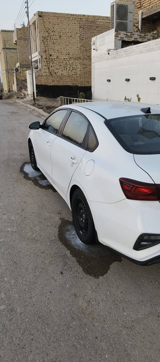 السلام عليكم سيارة كيه فورتي موديل 2021مريكي حادث بابين صفحت السايق مكينه 2000دوش كير عادي  كير و مكينه كفاله حداديه بلادي مال شركه سيارة نضيفه رقمه بغداد معوقين سعر سياره 128وبه مجال العنوان ميسان استفسار رقمي ***********
