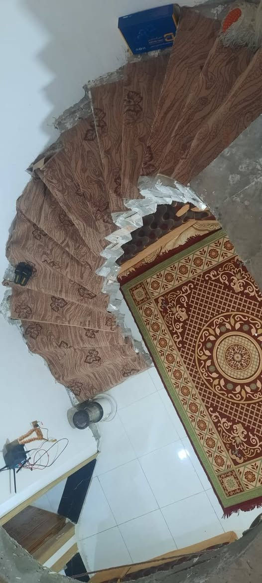 بيت للبيع مساحه 200 متر السقف كونكريت صب مسلح  بناء ابلوك  درجه اولا السعر 115 وليه مج
عنوان البصرة شط العرب التنومه البراجعه
قرب حسينيه فاطمه الزهراء  
طابو صرف زراعي
 صاحب الأرض عراقي  
متكون 
2 غرف نوم 5*4 
غرفه منهن بيه حمام
والديوانيه5*8 بيه قطع للغرفه الثالثه
  وصاله 
ومطبخ بارد5*4 +مطبخ حار 1.5/*3
مناور 2
كراج كبير
صحيات داخليه ...صحيات خارجيه 

 شاخه خلف البيت 
 
 
 اي استفسار ***********
السعر 115 وبيه مجال
