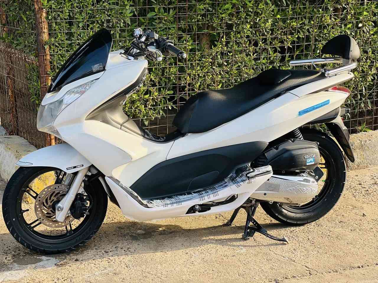 دراجه pcx جيل اول ياباني ماشيه 24 دراجه جديده تجي تفحص من باب البيت وتروح السعر 1300 وبيها مجال مكان بغداد حي النصر  رقم ***********
