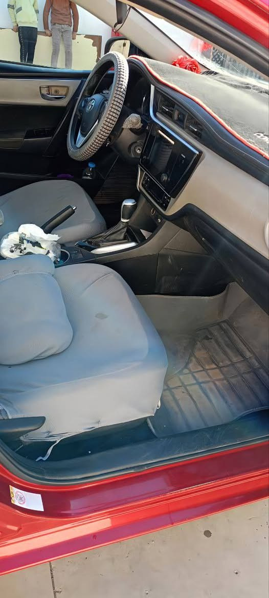 السلام عليكم تويوتا كورولا للبيع موديل 2017 سوره السونار موجوده مع الصور والسعر 135 وبها مجال مكان السياره طوزخورماتو هذا رقم الموبايل ***********
