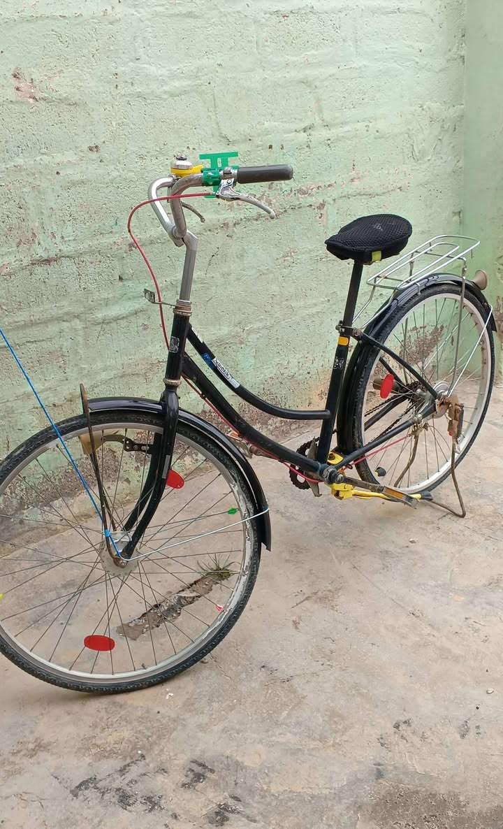 سلام عليكم شباب باسكل للبيع ياباني حجم 26 كامل تايرات انضاف وياله انضاف مابي نقص حساس شغال كلش نضيف  سعره مناسب مكاني بعقوبة شراي راسلني خاص ودلل أو اتصل ***********
