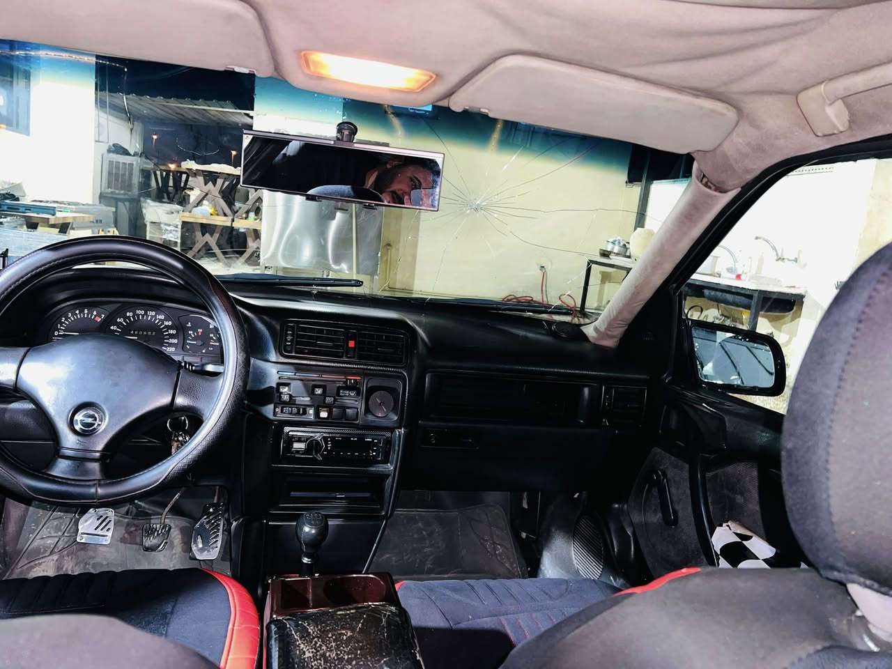 فكترا حجم 18موديل 1991اني الشرعي رقم الماني بيها تقحيل وكصه بل سقف عكال  بسبب تحرير  ومحرك شرط سياره جاهزه مايعوزها شي وايرمنيه شغاله كابون باننزين بيها شرط التحويل  السعر 30وبيها مجال للتواصل عل رقم ***********
