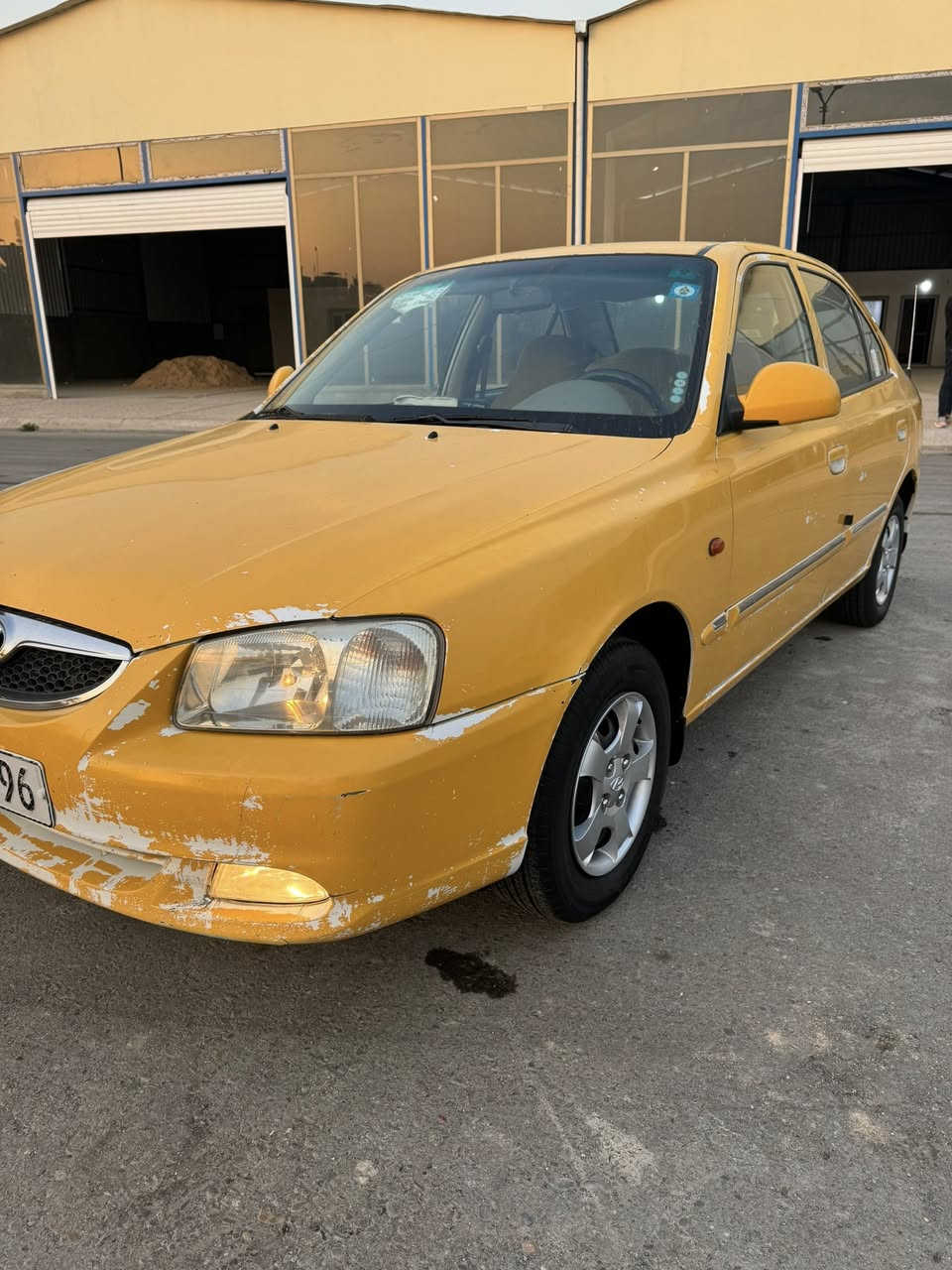 سلام عليكم للبيع فيرنا موديل ٢٠١٤ مكفوله من ضربه وصبغ وتبديل مامعيوده ماشيه٩٨ كير محرك جدد صدر مامي خلفي جديد تبريد ثلج بسمي تحويل مباشر سعر ٧٣ وبيها مجال مكاني بغداد الكرخ دوشمه عامه حته سفاري سياره على وضع شركة مامشتغله تكسي ابد وأحلى من صور سياره***********
