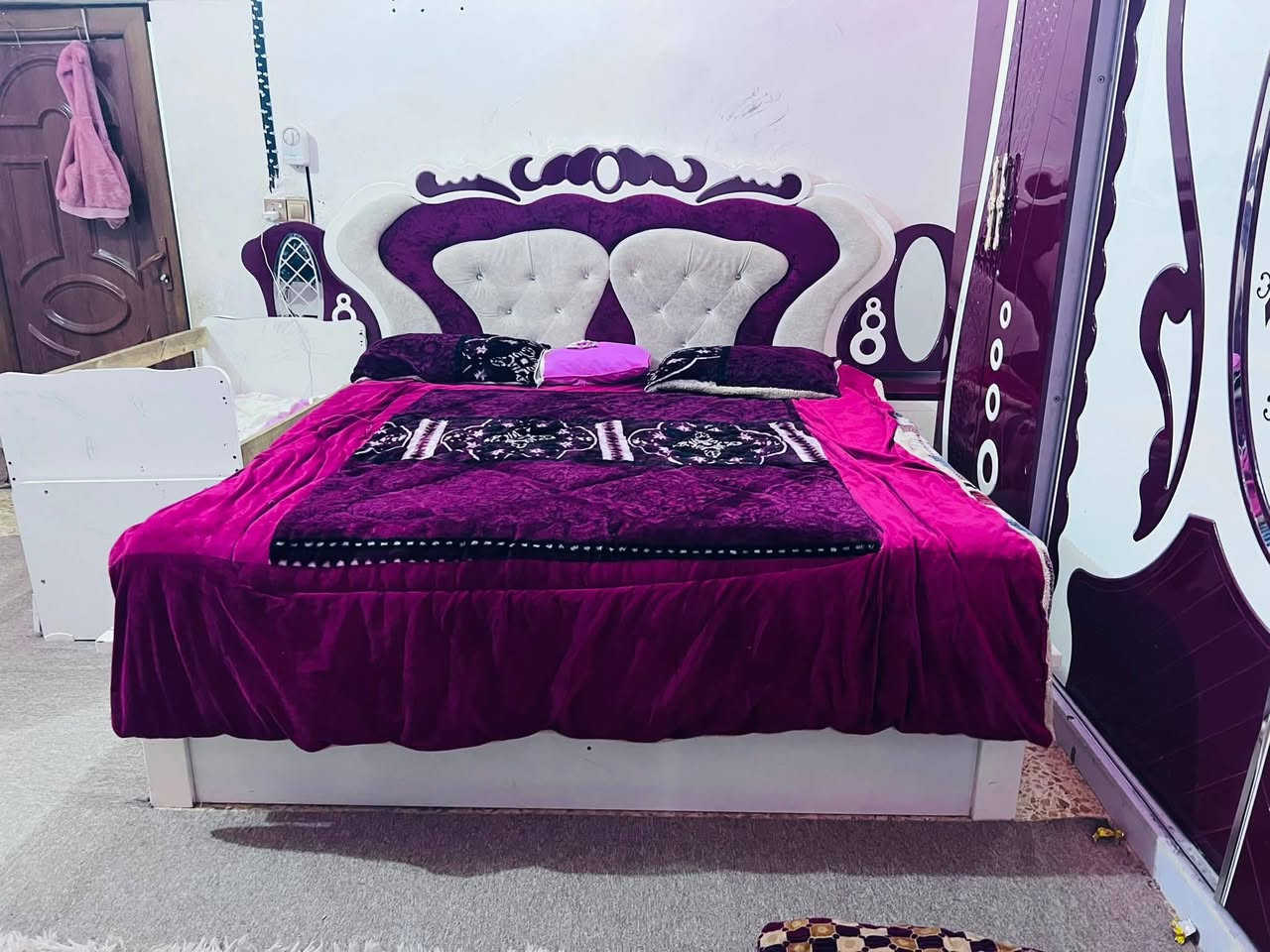 غرفة خشاب  متكونه من 6 قطع نضيفه للبيع تواصل ‭0780 162 1373‬
سعر 400 الف 

مكاني طريق نجف كربلاء عمود 778
