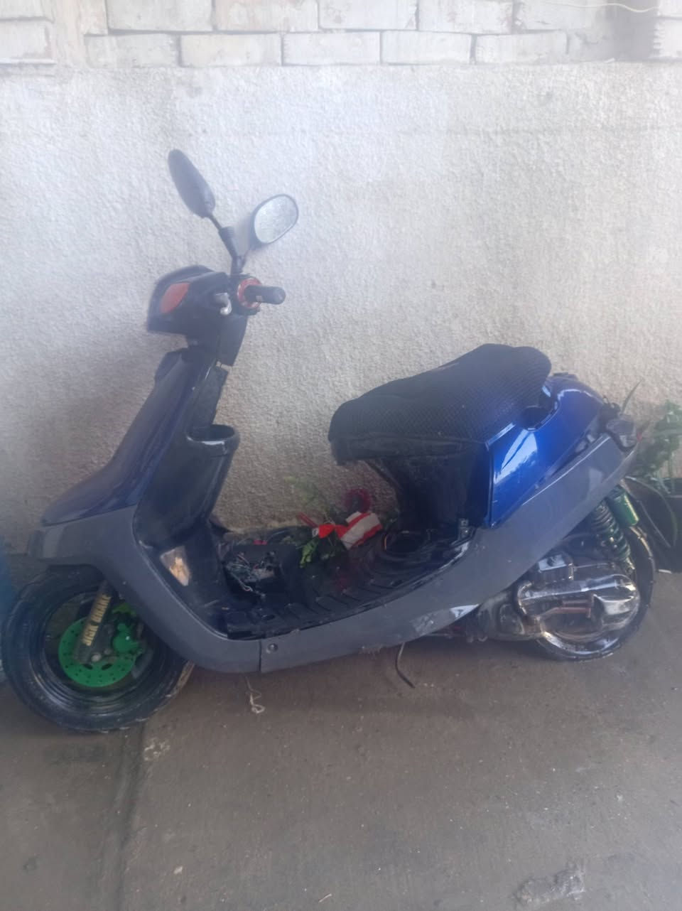 السلام عليكم دراجه 60 بطه تجفيت جديد بس طفت ع فجئه أبيع كوم حديد 120 هل موجود مكاني بغداد حي الفرات قرب مطار بغداد رقم للاتصال *********** واتساب فقط
