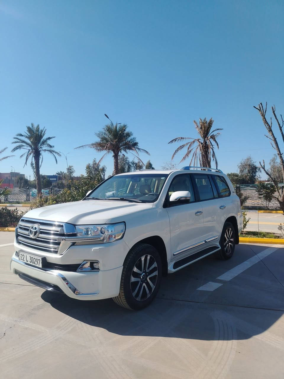 للبيع لاندكروز موديل (2016)  كفالة
شركة ساز أصلي 
فوول مواصفات 

1-بصمه ابواب 

2-بصمه تشغيل 

3-شاشه كبيره 

4-كشنات  جلد 

5-أربع كامرات 

6-حساس امامي 

7-حساس خلفي 

8-حساس ايمن وايسر

9-فتحه سقف

7-10راكب

11-فورويل 

12-تحكم ستيرن 

13-كشنات كهربائ

14-زراك لايت

15-مري شفط

16-بلوجكترات 

17-ثلاجه 

18-تبريد شاشه
ماشية 208 كيلو 
باقي المواصفات معروفه كير مكينه مكفولات تبريد ثلج حداديه صدر جديد تخم تاير جديد ترايها حلو رقم أربيل بأسمي شرط التحويل السعر 458 وبيها مجال للشراي مكاني ديالى بعقوبة للستفسار أتصال ع الرقم ***********
