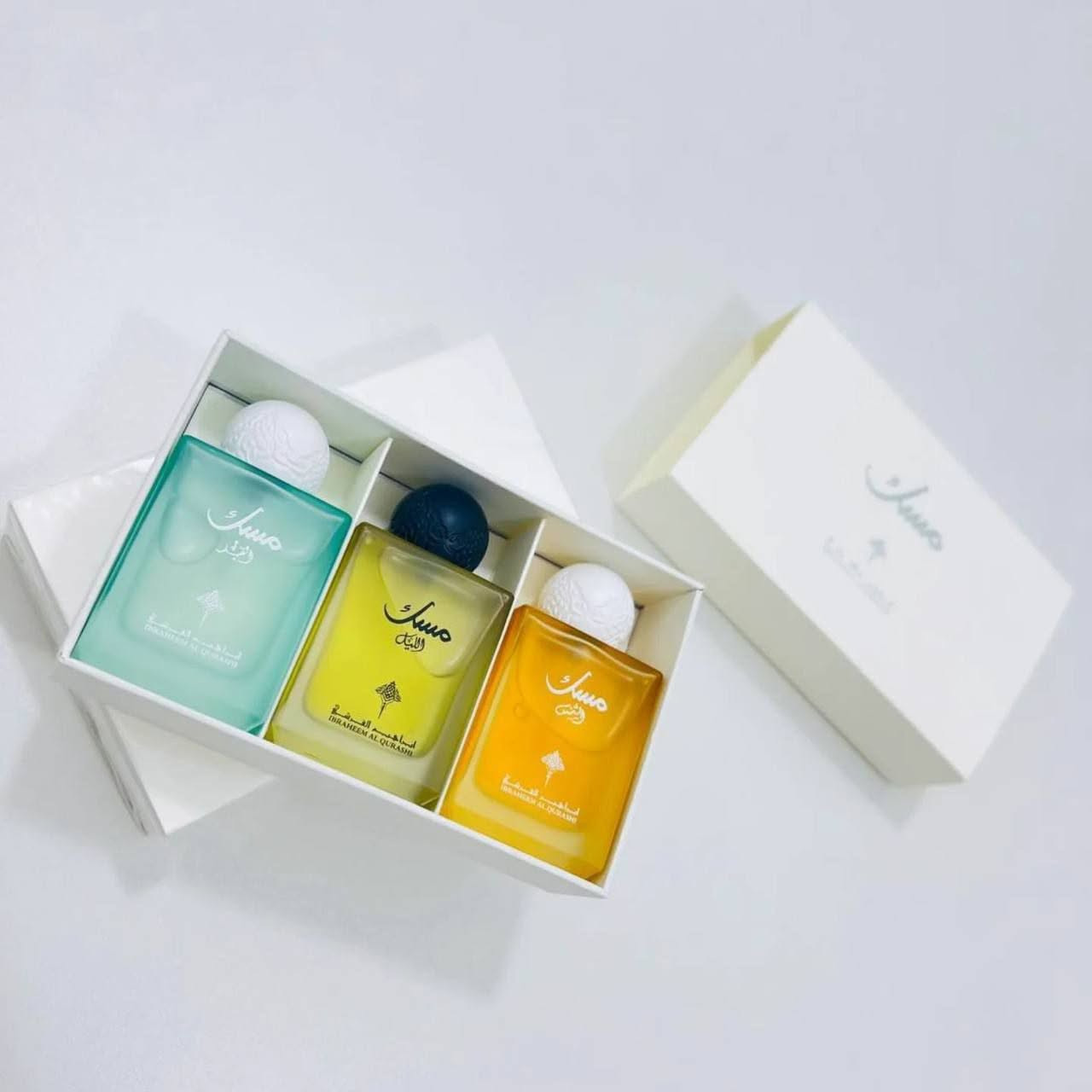 بوكس عطور مسك الشمس ☀ القمر 🌙 والليل 🌑 – 10 مل × 3 | إبراهيم القرشي
ثلاث نفحات من السحر والعراقة، في علبة واحدة أنيقة تعكس فخامة العطور الشرقية.
📦 المجموعة تحتوي على :
مسك الشمس : دفء وإشراقة بنفحات البرتقال والهيل والفانيليا.
مسك القمر : غموض ناعم ولمسة زهرية فاخرة تتناغم مع البخور والمسك.
مسك الليل : سكون المساء وهدوءه يتجسد في نفحات اللافندر والتونكا والفانيليا.
💫 حجم كل عطر : 30 مل – مثالي للتجربة أو كهدية راقية
💫 روائح ثابتة وفواحة مناسبة للرجال والنساء
🎁 تصميم أنيق يناسب جميع الأذواق🥹💞
ماستر طبق الأصـل ✅


**إذا كنت صاحب هذا الإعلان وتريد حذفه لأي سبب، رجاءا أرسل رسالة إلى الدعم الفني**