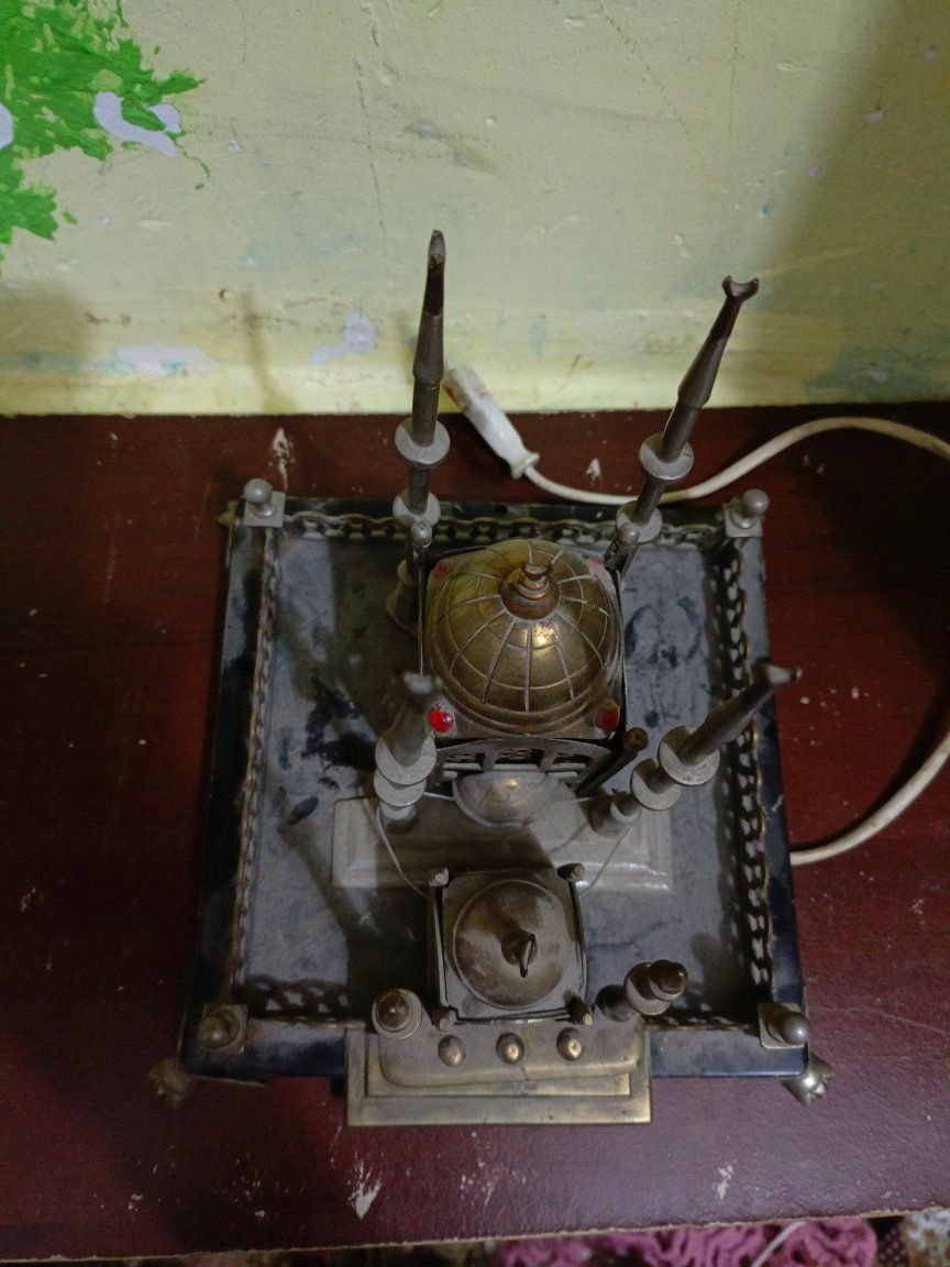 جامع نحاس والقاعده حديد قياس 20 × 20 سانتيم يوجد توصيل داخل الموصل فقط للاستفسار ***********
