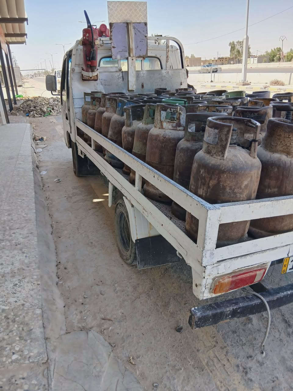 السلام عليكم وكاله للبيع سياره حلوه ونظيفه السنويه للثلاثين وسياره شرط التحويل رقم الهاتف *********** رقم 100 بيه مجال
