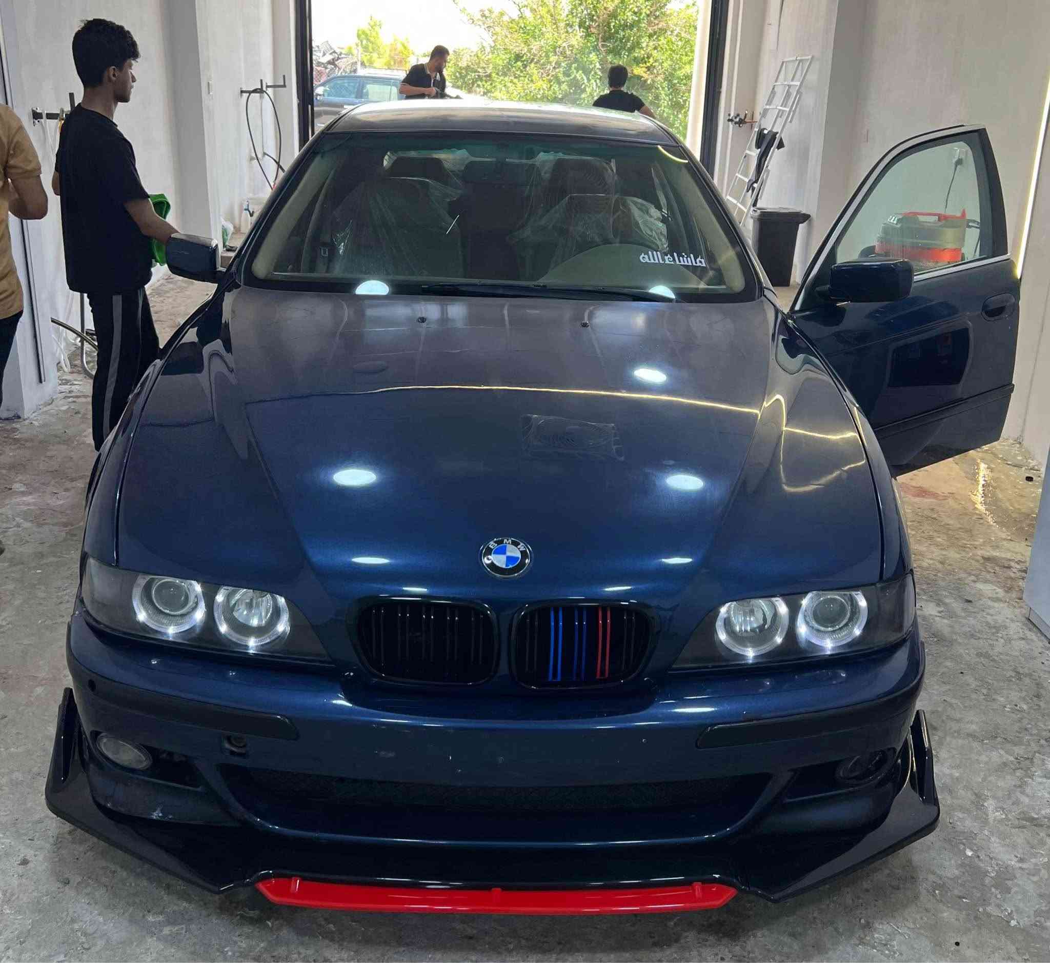 سەرەتا بەناوی خوای گەورە 
بیئێم سەقەر مۆدیل 2001 
مەکینە 528 
گێرو مەکینە بەشەرت
سعری 45 گلا معامەلە گۆرینەوە دەکەم لەسەر دلگرتن 
تەبریت لە سەر سویچ ساردو گەرم بەشەرت
سەیارەکە مەنەفیستە مەنەفیستەکەی بزر بوە 
بە علوج دەی فروشم بەشەرتی کیشەی مەدەنی
سەیارەکە فول فولە بەس سلایت نیە
سەقفو حیزام بشرت دەعمو لیدراو بشەرت 
سەیارەکە لۆک لۆکە وەک سفر وایە 
شوین کۆیە موشتەری تەلەفون بکە: *********** كويسينجاك, أربيل
