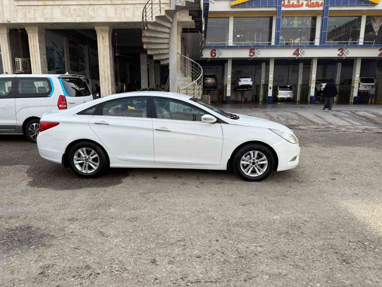 سلام عليكم للبيع سوناتا موديل 2012 وارد خليجي محرك 2400دوش سياره كفاله من الضربه والتبديل بيه رشات صبغ قليل تجميل سياره جديده محرك كير تبريد حداديه كفاله رقم بصره تحويل  سنويه مجدده رقم جديد تخم تاير جديد سياره جديده لا بارد ولا شخوط سعر 105 مجال كلش قليل بدون احراج/ ‏‪0777 375 1035‬‏/عنوان بصره قضاء الهارثه
