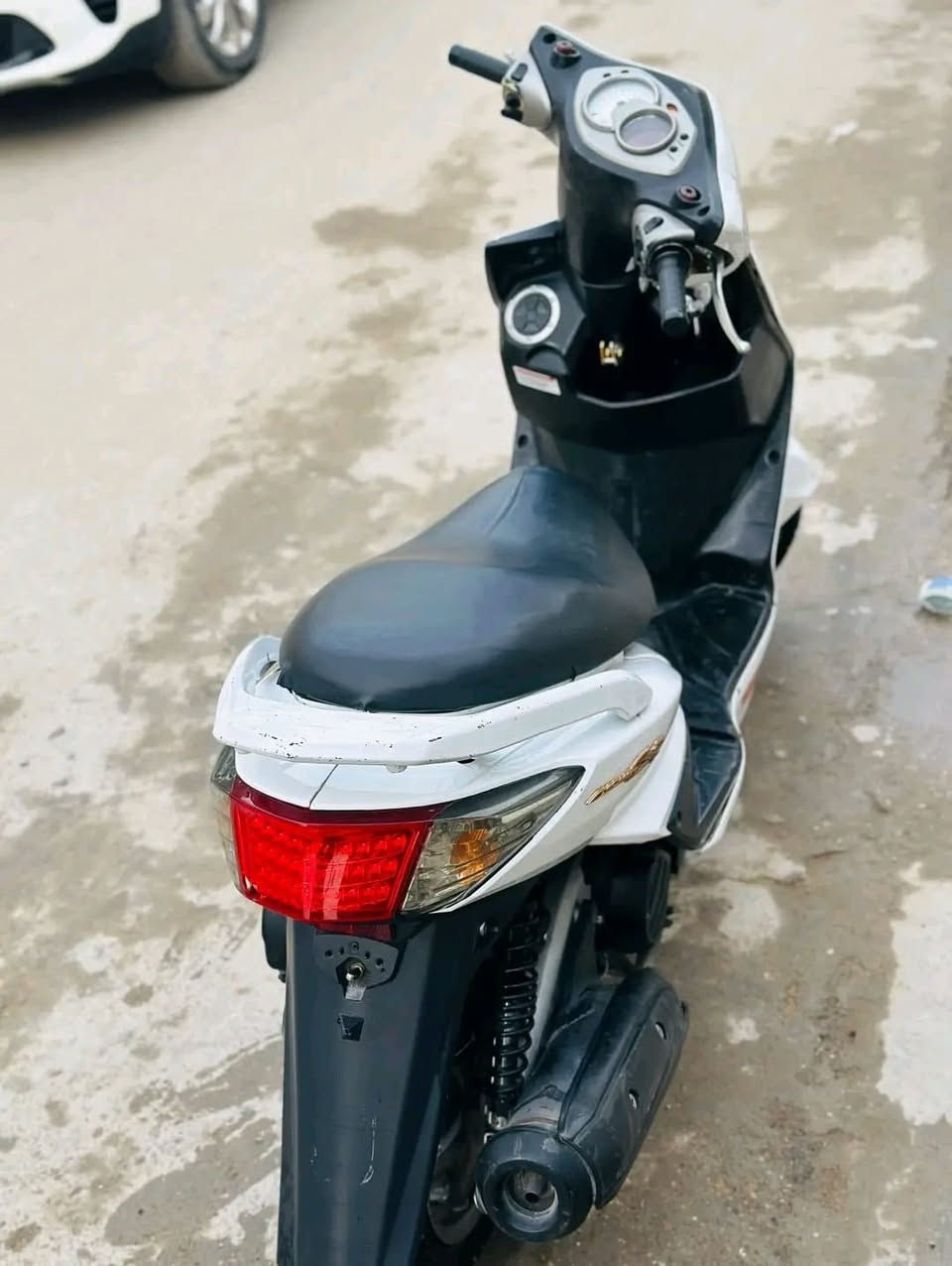 سلام عليكم سكنس فحل نوزل خطين مكفولة كفالة عامة نكرة سلف هندر كهربائيات كلها شغالة كفرات بلادية تايرات جدد أي نقص مابيه السعر المطلوب 700 وبيه مجال بسيط حك الجية العنوان بغداد العبيدي 
***********
