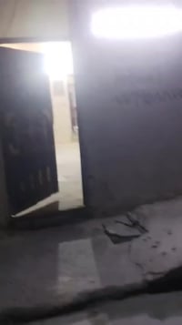 دار للبيع مساحة 100متر تابع لري مقابل معمل الغاز السعر 70وبيه مجال 077...