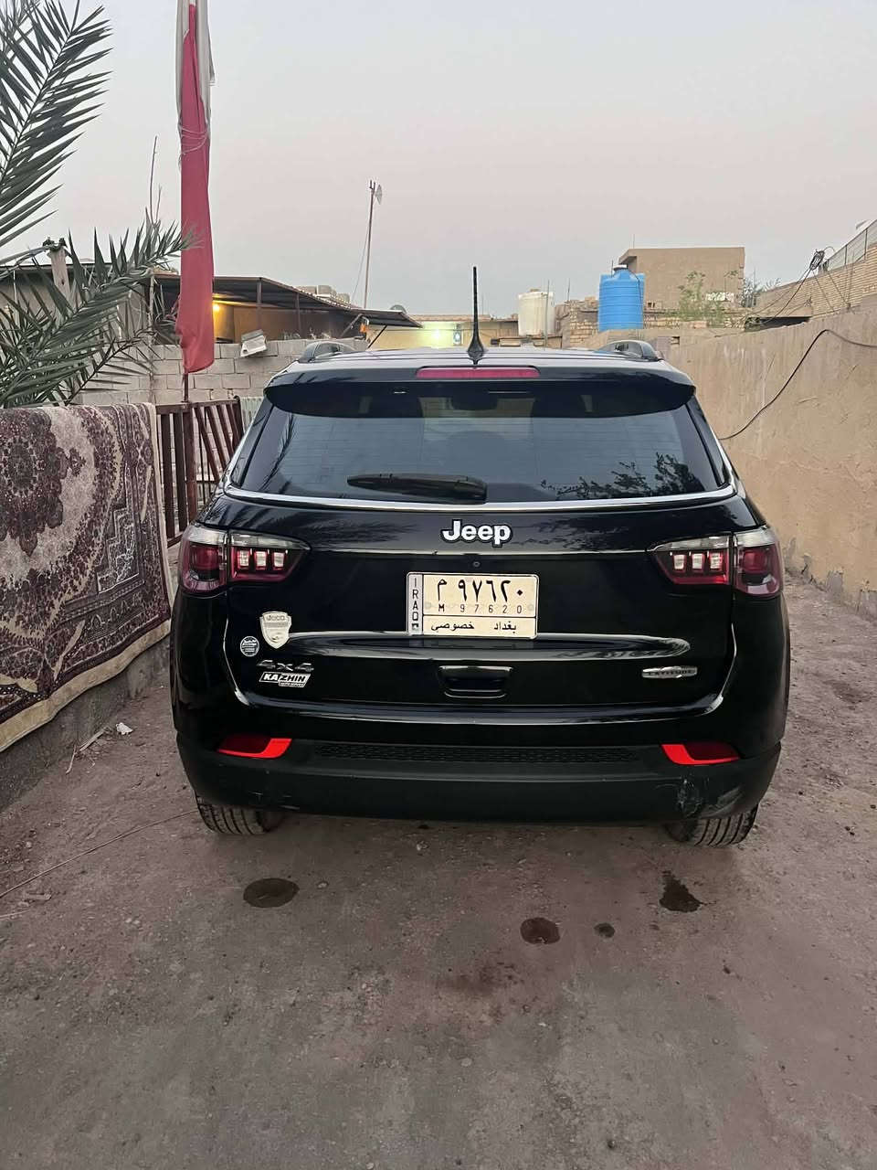 السلام عليكم جيب كومباس فئة لاتيتيود موديل 2018 امريكي ضرر جاملغ وبنيد  السيارة جديدة كلش ماشيا 150  الف كيلو مو ميل السعر 110 وبيه مجال رقم بغداد *********** مكان واسط موجود واتساب اتص
