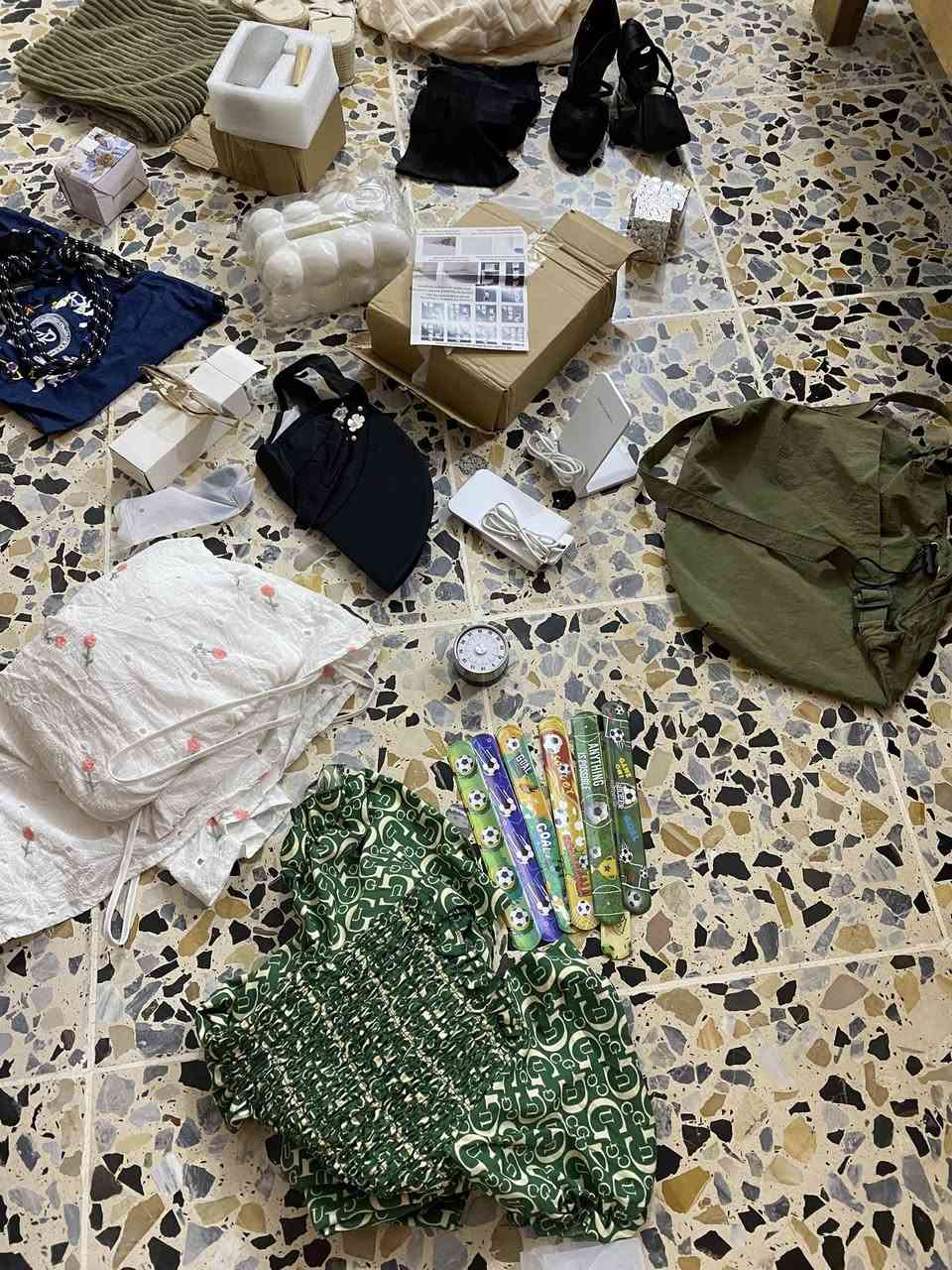 بنات هاي كارتونة مكس كدامكم كولشي بيها وغراضها بيها ربح خير من الله واكثر من ٧٠ قطعه اريد ابيعها شلع ب١٠٠ وبيها مجال لشراي 🫶🏼❤️وياها هدية متوازيه ع بيعتها كولش


**إذا كنت صاحب هذا الإعلان وتريد حذفه لأي سبب، رجاءا أرسل رسالة إلى الدعم الفني**