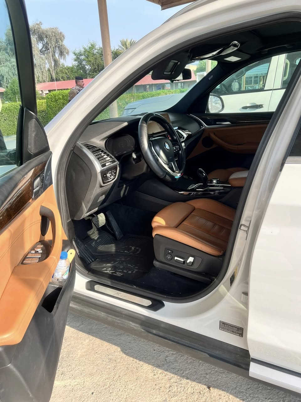 سلام عليكم 
للبيع bmw x3 xdrive30 موديل 2020 xline 
فول مواصفات فور ويل ماشيه ٨٥ الف كم لون ابيض 
كامرات ٣٦٠ اوتو بارك سياقه ذاتيه داخل مشمشي 
داتا شو شاشه الكتروني وتحديد مسار وتوقف ذاتي 
وحاساسات ٣٦٠ درجة واكو بعد مواصفات 
بنيد صبغ مع دعاميه بدون ايرباك بدون دواخل 
والجاملغ BDR شي قليل مامبين 
رقم اربيل مميز 
السعر مناسب شراي تفضل خاص وتدلل 
***********
