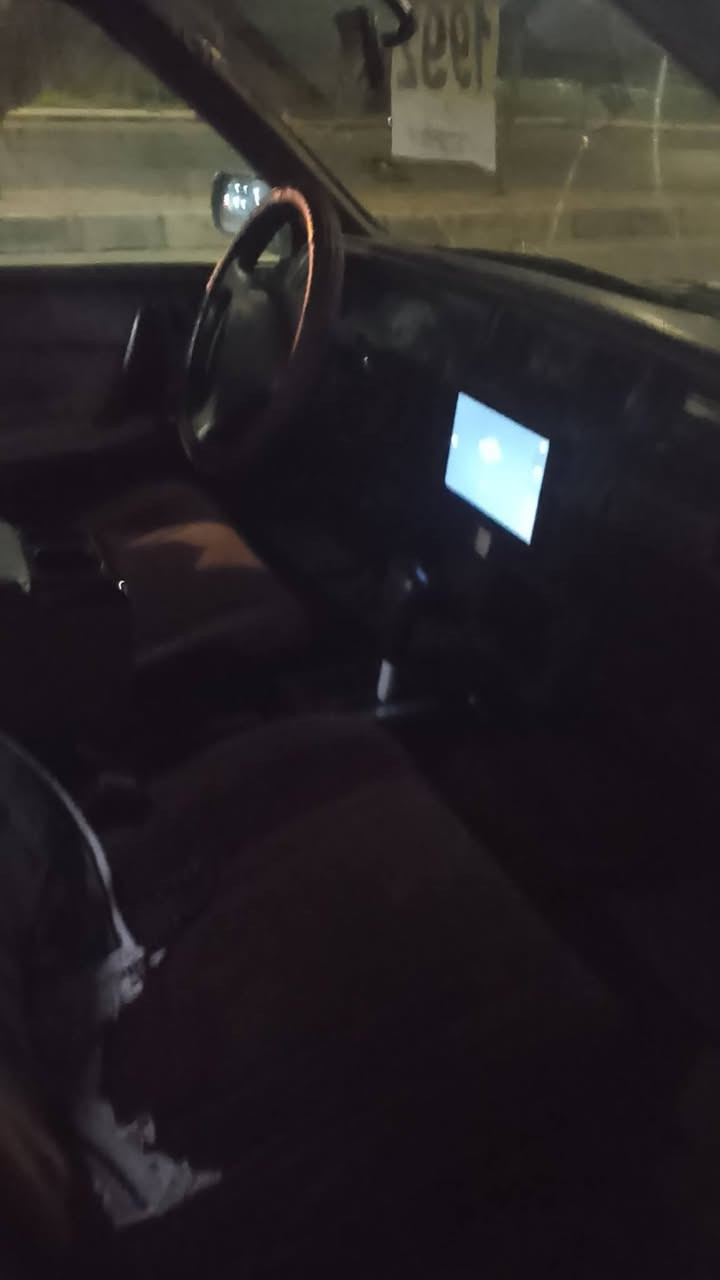 السلام عليكم اخوان عدنه هاي السيارا البيع هرتوب السيارا حلوه كير تومتيك كشي ما يعوزها طخم تايات جداد باتري جديد سيارة داخل احمر شاشا أو سماعات جداد جامات كهرب الموديل 1990 سيارا اصل ياسار محرك بطه اخوان كلو اصلي سيارا اصل ياسار وال سعر خاص *********** هاذا الرقم ال يريد يخابر أو يدلال 🫡
