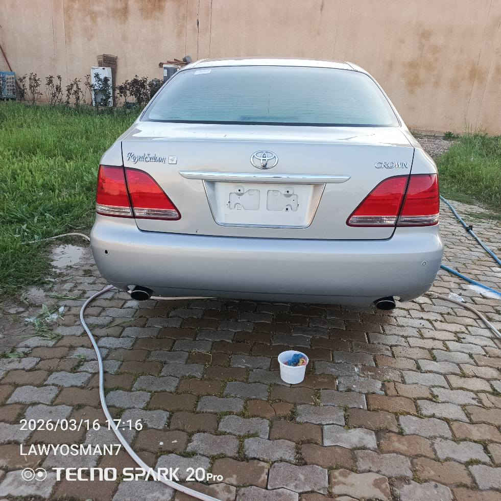 شاهینە.2005.بڕوە

180.بچوک.بەبچوک

گیڕومکینەی بەشەرت

دوکەڵی نیە

تبریدساردوگەرم

سەقفی چالی هەیە.بۆیاخ نیە

کەڤەری بەشەرت

***********

شوین..کەلار. كالار, السليمانية
