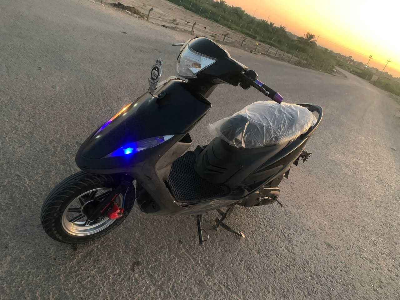 السلام عليكم ماكس عدله للبيع دراجه مامفتوحه نكره سلف دراجه ماتصرف عليها ربع ختم واحد ورقه لوكيل موجوده دراجه مبدل بيها صلنصه فقط مخليلها رياضي سعر ٦٧٠ وبي مجال مكانه ديوانيه دغاره رقم ‭***********‬
