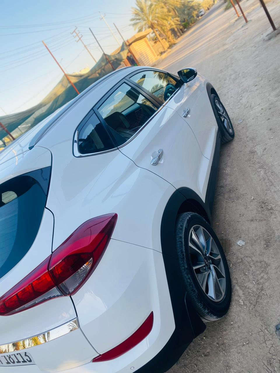 سلام عليكم
توسان 18
رقم بغداد انكليزي 
سياره مكفوله كفاله عامه 
  محرك 2000
سياره ماشيه 125
كامره اماميه
حساسات خلفيه 
كامره خلفيه 
سايد بريك رجل  جلد 
چكمجه ثلاجه
مكان السياره بابل قرب شركه الرنا
رقم:  ***********
***********
